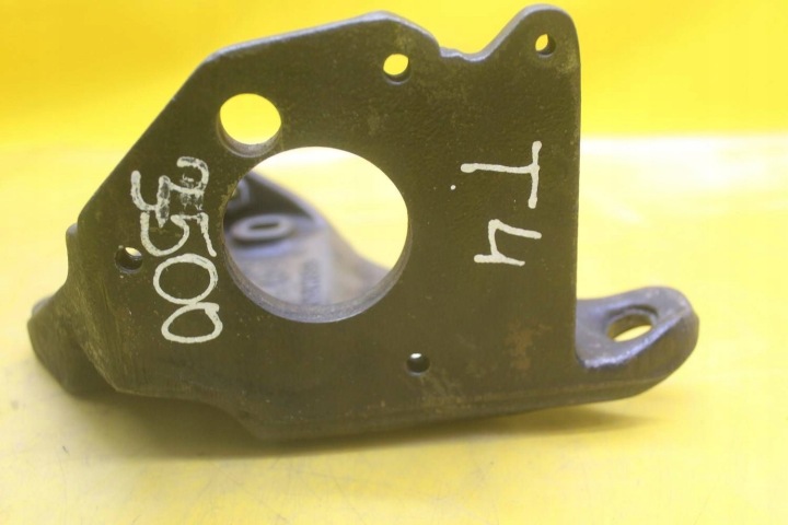 FIXATION POIGNÉE POMPES D'INJECTION VW TRANSPORTER T4 2.0 B 074130147