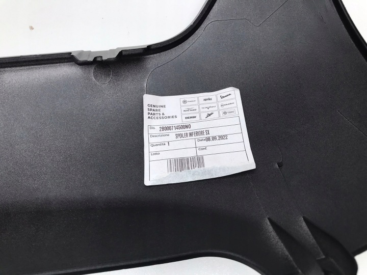 PIAGGIO MP3 2014-22 PRISE INFÉRIEUR GAUCHE NOIR 93/B