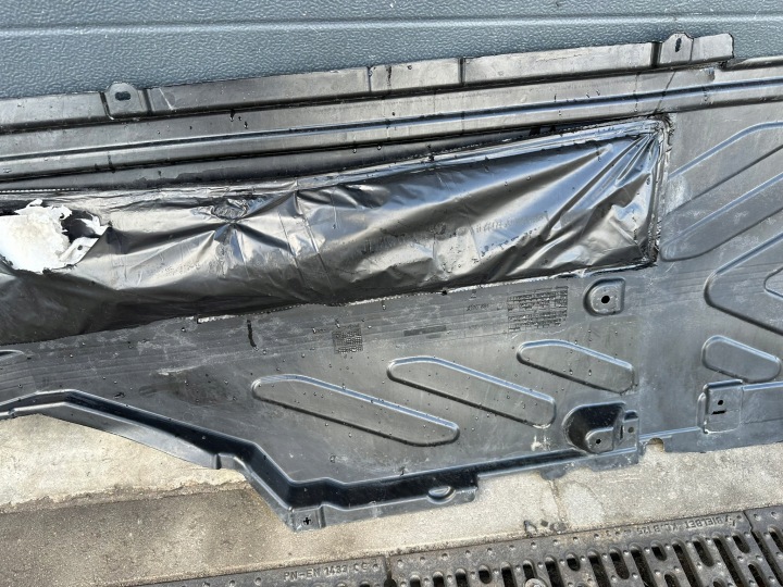 PROTECTION DESSOUS INFÉRIEURE DROITE CHÂSSIS MERCEDES C CLASSE W205 DES