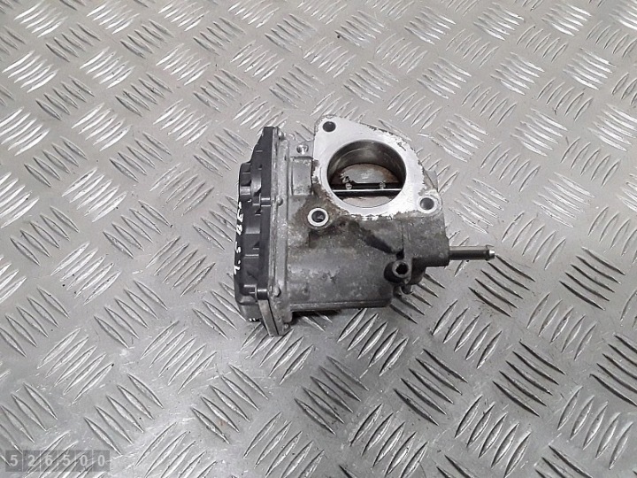 2018 TOYOTA YARIS CARROSSERIE PAPILLON DES GAZ 1500PETROL 2203047040