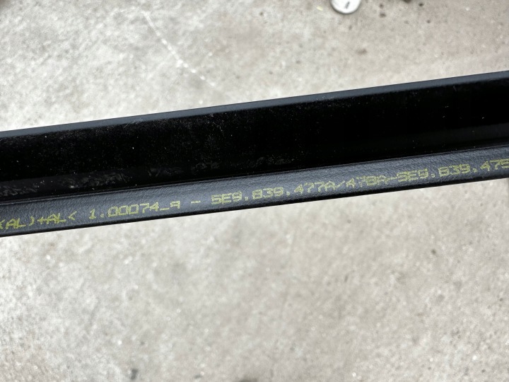 MOULURE RACLOIR ARRIÈRE GAUCHE SKODA OCTAVIA 3 UNIVERSEL