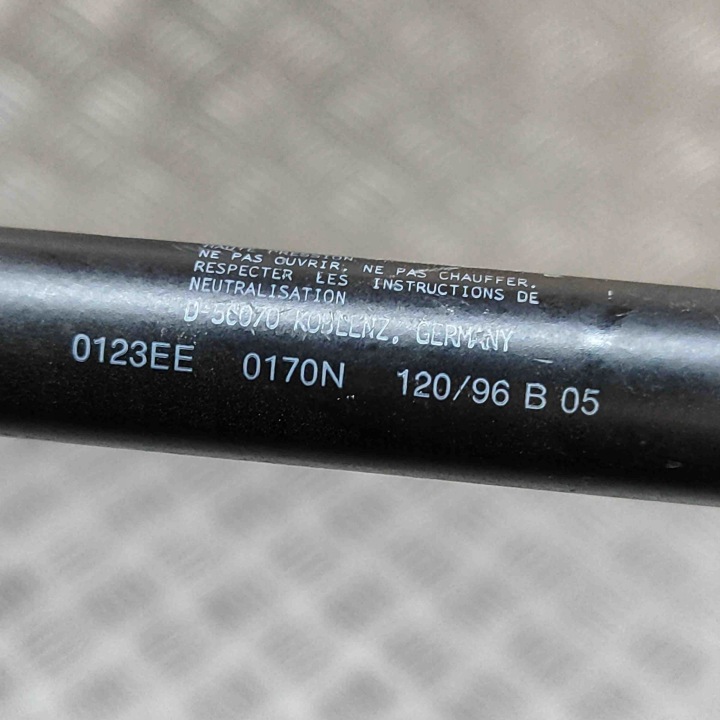 DROIT SERVOMOTEUR COUVERCLES DE COFFRE COUVERCLES DE COFFRE FIAT BARCHETTA (183_) 47300075 30697362 1.8L