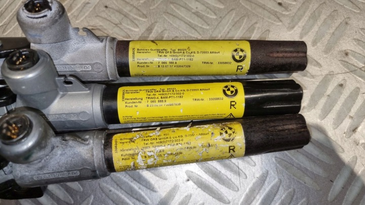 BMW E60 E61 TENDEUR AGRAFE DROITE COURROIE SÉCURITÉ DROIT ARRIÈRE 7065888 05