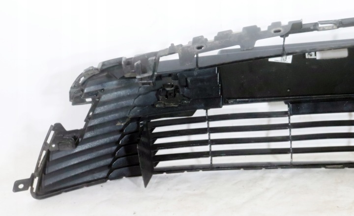 TOYOTA COROLLA E21 BERLINE 53112-02B60 CALANDRE GRILLE PARE-CHOCS PDC