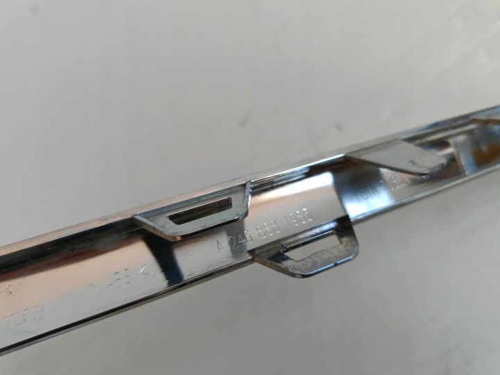 CHROME GRILLE DE RADIATEUR A2468881985 MERCEDES W246