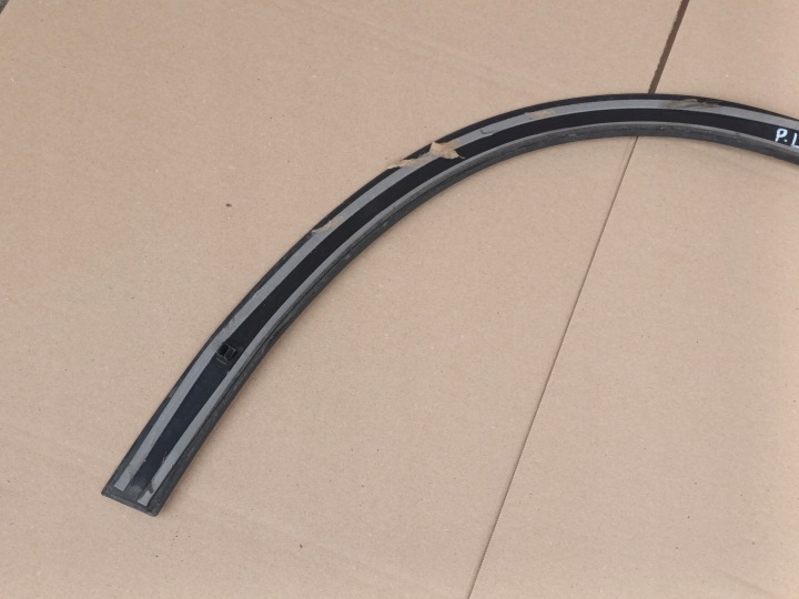 MOULURE AVANT GAUCHE MERCEDES GLA A156 AVANT GAUCHE X156