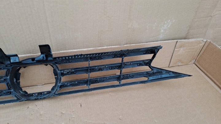 VOLKSWAGEN TOURAN 2 II 15R- GRILLE CALANDRE PARE-CHOCS RADIATEUR 5TA853653B