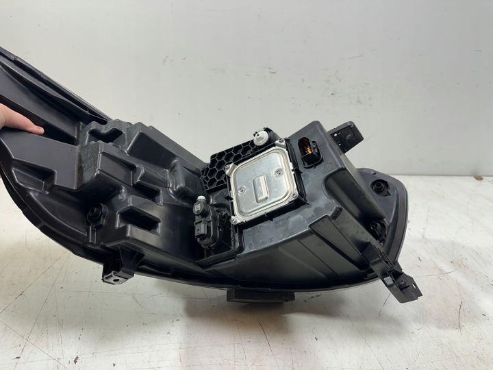 GAUCHE COMPLET LED RENAULT TRAFIC III LIFT IV 260601790R PARFAITE