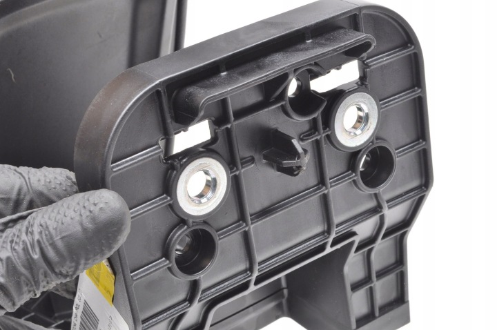 VOLVO V40 14R ACCOUDOIR TUNNELS CUIR 31403336