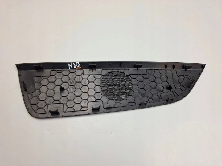 AUDI A1 2010 CALANDRE CENTRAL HAUT-PARLEURS TABLEAU DE BORD INSTRUMENTATION