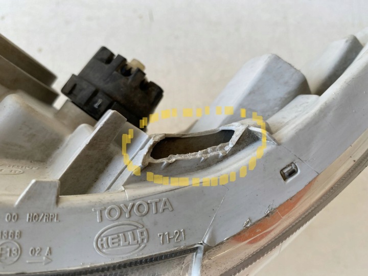 TOYOTA HILUX (AN10, AN20, AN30) 2005 GAUCHE CÔTÉ PHARE AVANT