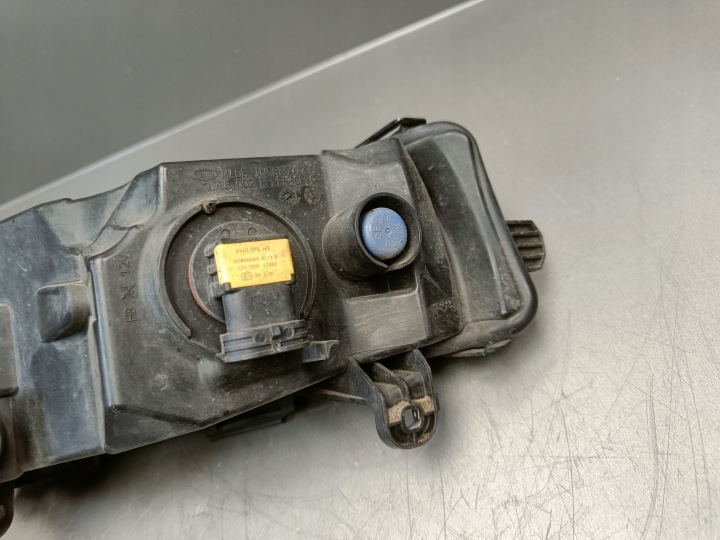 SKODA OCTAVIA III LIFT PHARES ANTIBROUILLARD DROIT 5E0941700F 5E0.941.700.F