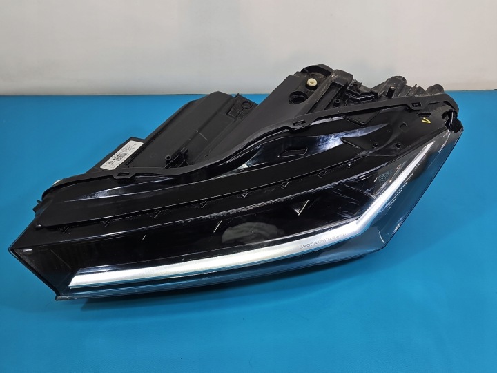 PROJECTEUR GAUCHE PHARE AVANT SKODA SUPERB IV EUROPE 3P1941015