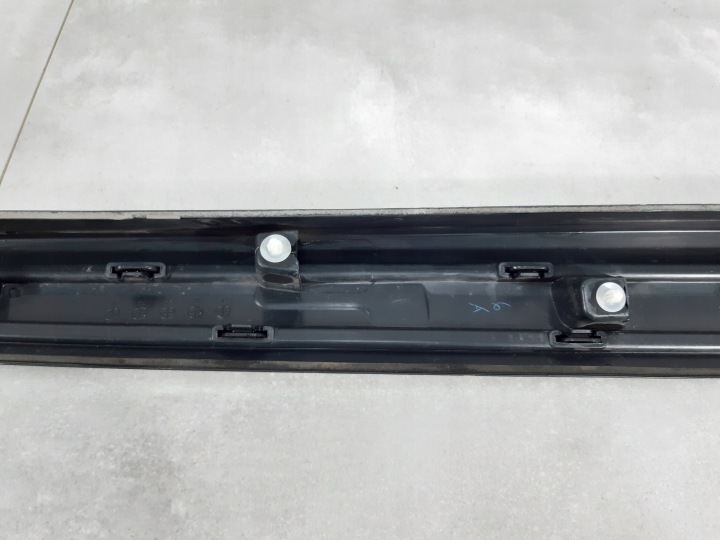 MITSUBISHI OUTLANDER III MOULURE PORTES GAUCHE AVANT 5727A403