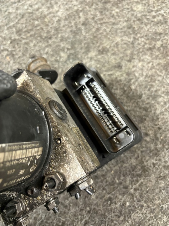 VW GOLF V POMPE ABS CONTRÔLEUR 1K0907379K 1K0614517H