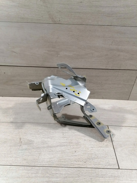 URUS SOPORTE ALETA IZQUIERDO PARTE DELANTERA 4ML821131A 