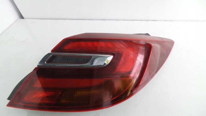 INSIGNIA A I LIFT 14-17 R 21090418 ARRIÈRE ARRIÈRE PHARE BERLINE COMPACTE DROITE DROIT