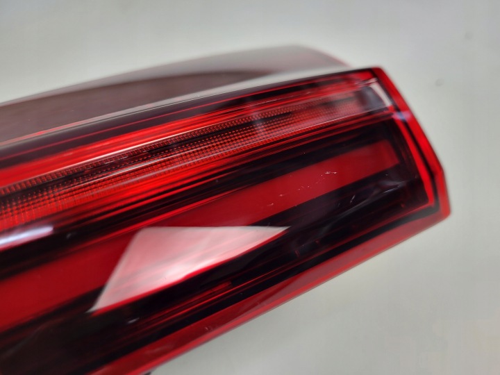 PHARE LED ARRIÈRE ARRIÈRE CACHE AUDI E-TRON MOULURE COUVERCLES DE COFFRE ORIGINAL