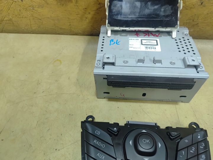 FIESTA MK7 RADIO AM5T-18C815PD