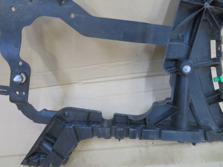 VOLVO V90 II FIXATION GLISSIÈRE PARE-CHOCS DROIT ARRIÈRE 31425066