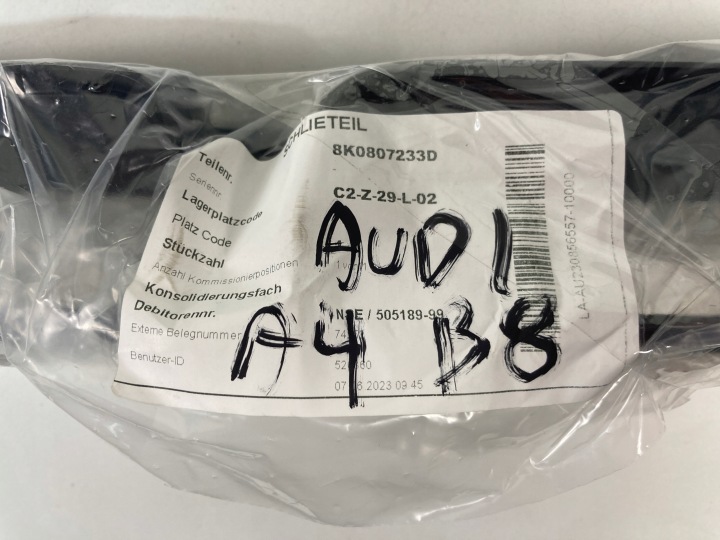 GRILLE CENTRALE PARE-CHOCS AUDI A4 B8 ALLROAD 8K0