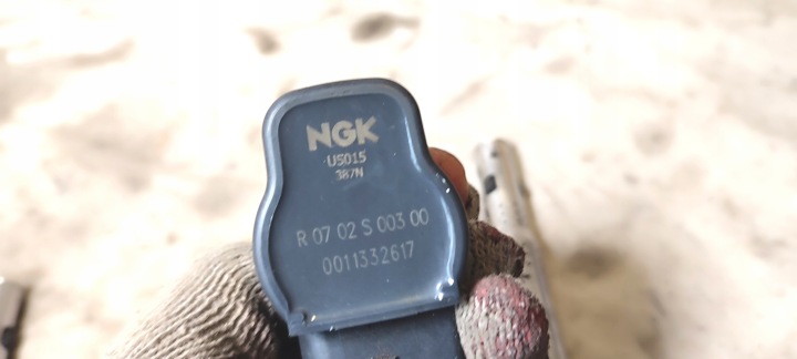 AUDI A4 B8 A6 C6 C7 A5 Q3 Q5 A8 TT 1,8 2,0 TFSI BOBINE ALLUMAGE NGK U5015