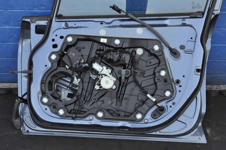 FORD FIESTA MK8 5D 2020R PORTES DROIT AVANT