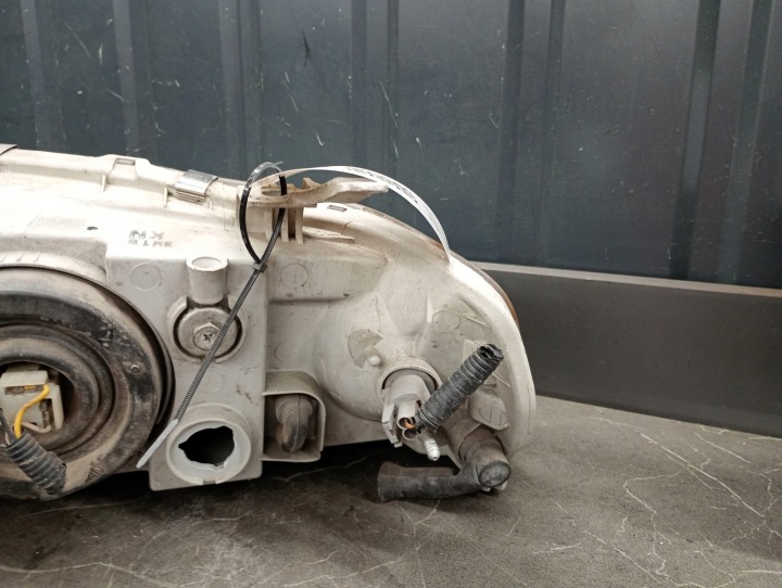 00002073 PROJECTEUR DROIT CHEVROLET AVEO KALOS I