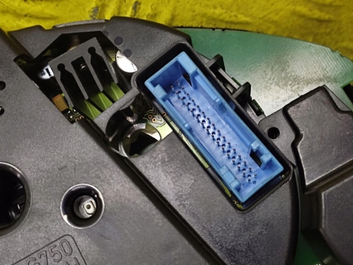 AUDI A6 C5 2.4 COMPTEUR 4B0919860L
