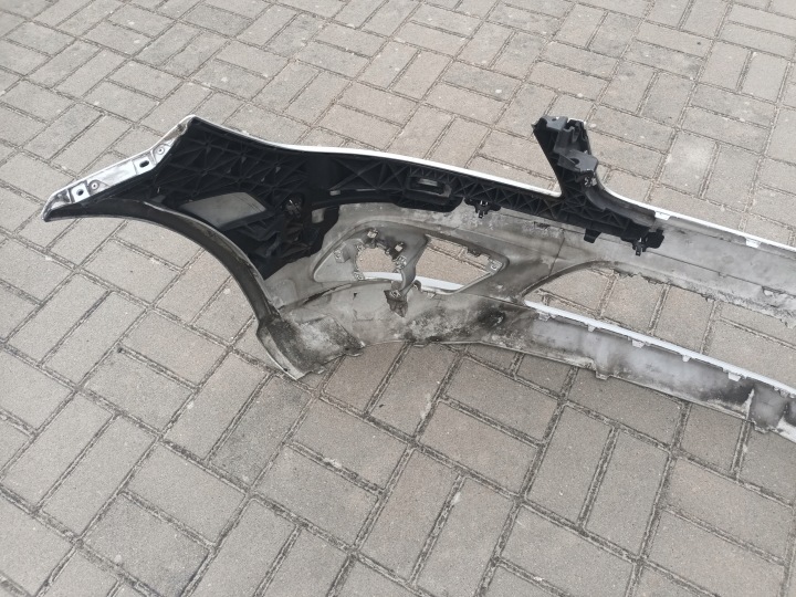 PARE-CHOCS AVANT MERCEDES C-KLASA W204 AMG AVANT 07 10
