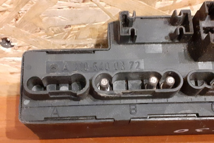 BOÎTE FUSIBLES AUDI 100 (5000) 2530 1996