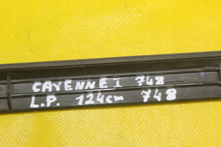 REVÊTEMENT SEUIL GAUCHE AVANT PORSCHE CAYENNE I
