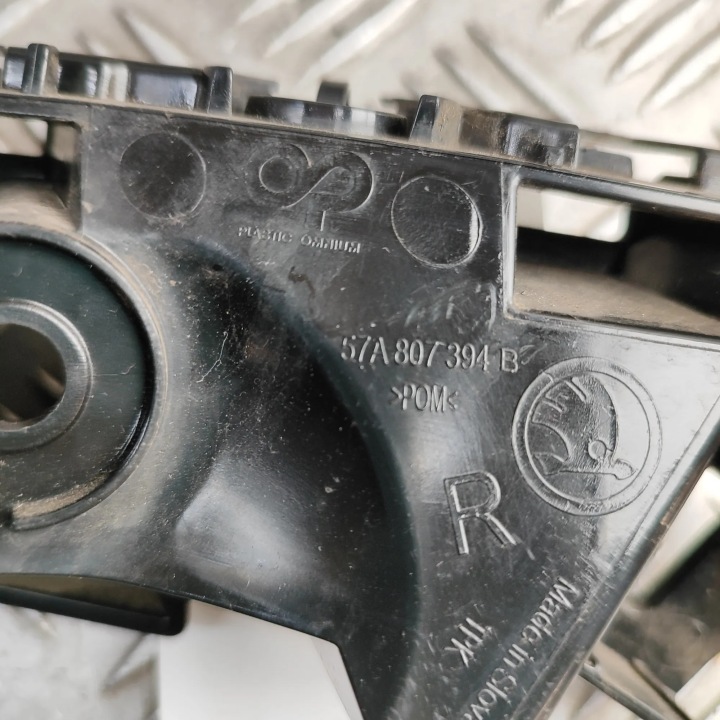 SKODA KAROQ NU7 DROIT SUPPORT ARRIÈRE PARE-CHOCS 2024 57A807394B