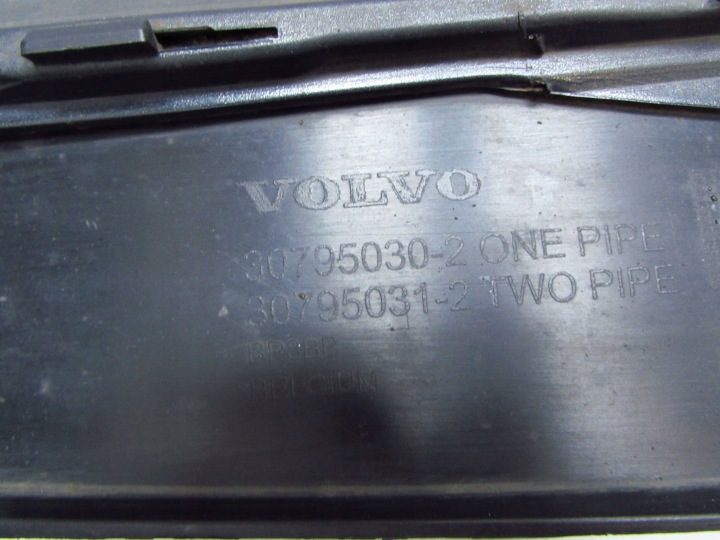 VOLVO V60 10-13 PARE-CHOCS ARRIÈRE ARRIÈRE PDC 30795031 32165263 2 TUYAUX 492-46