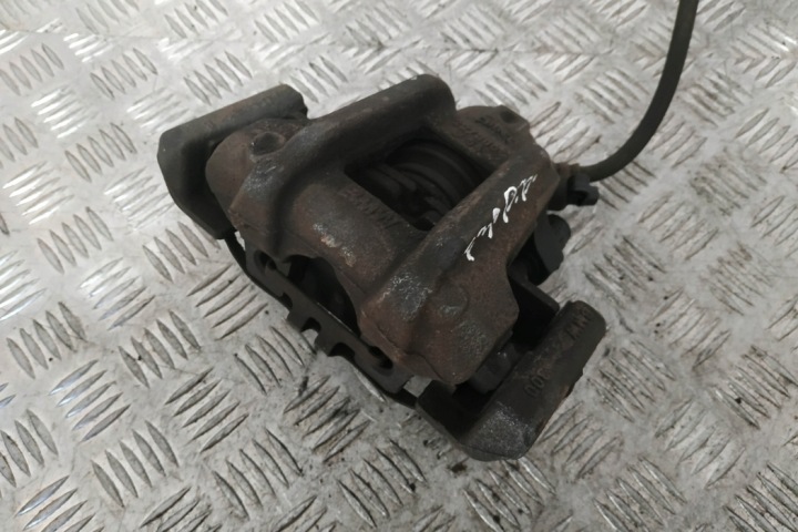 ÉTRIER DE FREIN DE FREIN AVANT DROIT BMW 3 (F30, F80) W09091 2.0L GASOLINE 135KW