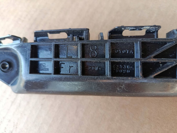 GLISSIÈRE GAUCHE FIXATION PARE-CHOCS AVANT AVANT TOYOTA YARIS III 11-17