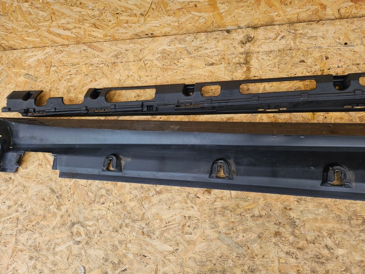MOULURE SEUIL GAUCHE MERCEDES W166 ML 755