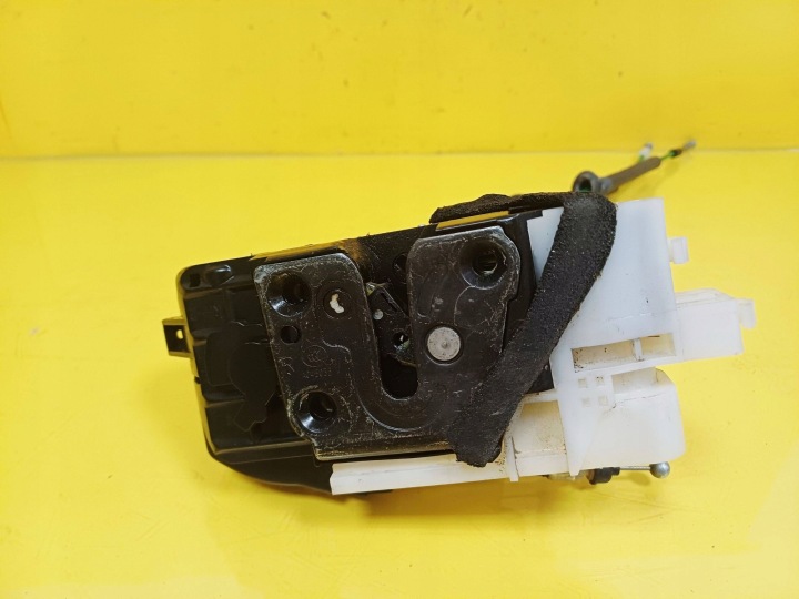 SERRURE DE PORTE DROIT AVANT HYUNDAI I30 I 2007-2012R 4 GOUPILLE NR162