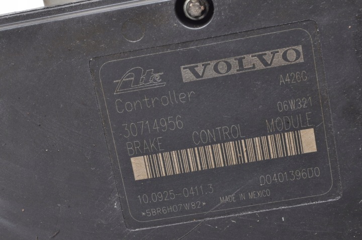 VOLVO S60 I V70 II XC70 II XC60 I POMPE ABS 30714952