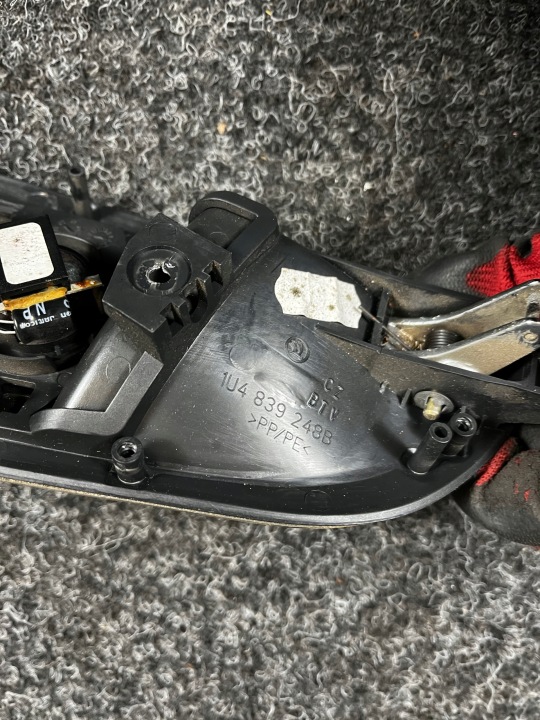 POIGNÉE INTÉRIEURE SKODA OCTAVIA I DROIT ARRIÈRE 1U4839248B