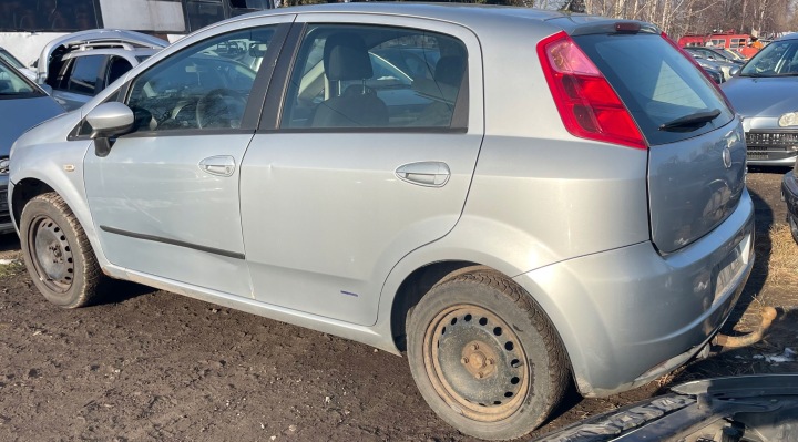 FIAT GRANDE PUNTO COULEUR 589A 1,4 8V SUR PIÈCES