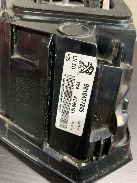 PHARE GAUCHE ARRIÈRE ARRIÈRE COUVERCLES DE COFFRE PEUGEOT 3008 II 9810477880 81560101 ORIGINALE