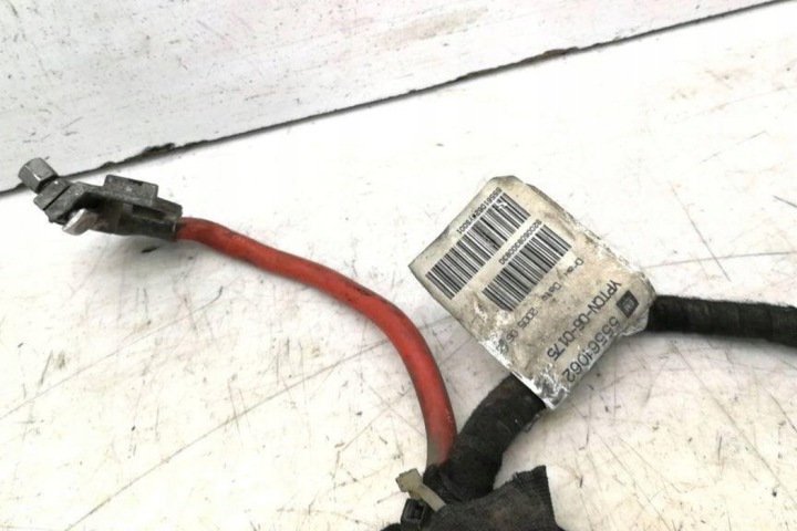 SERRE-CÂBLE POSITIVE OPEL ASTRA H (L48) 55561062 1.9L DIESEL 74KW 2006