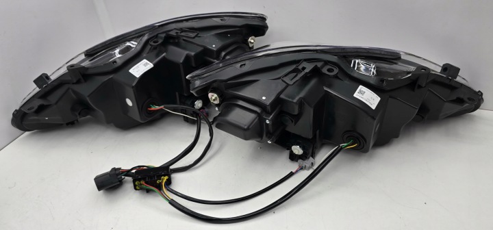 LEXUS IS 2006-13 PHARES PHARES AVANT PROJEKTOWE LED MULTI BEAM