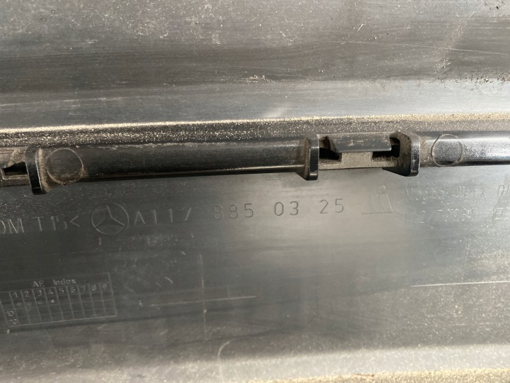 MERCEDES W117 CLA PARE-CHOCS ARRIÈRE EN BON ÉTAT ORIGINAL