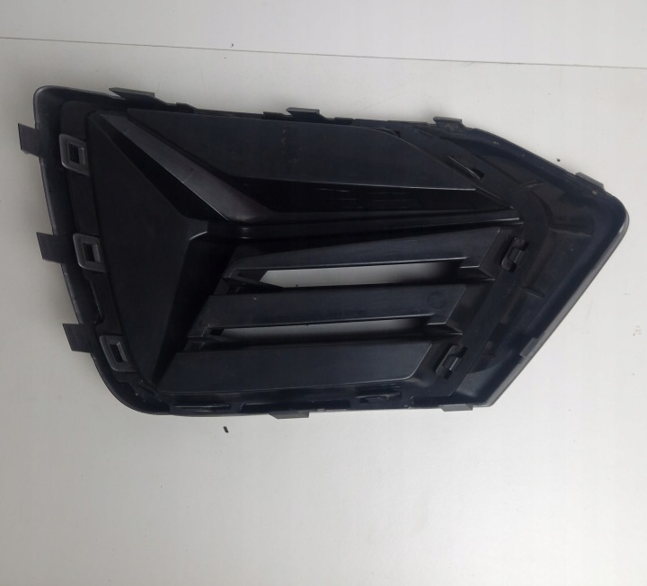 AUDI Q3 II 18-22R. GRILLE DROITE PARE-CHOCS AVANT AVANT 831807682B