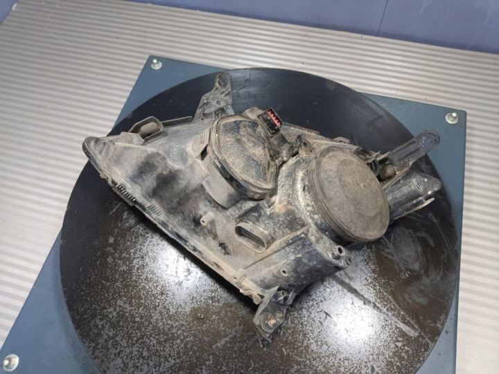 OPEL VECTRA C REFLEKTOR/LAMPA DROIT AVANT 155888-00