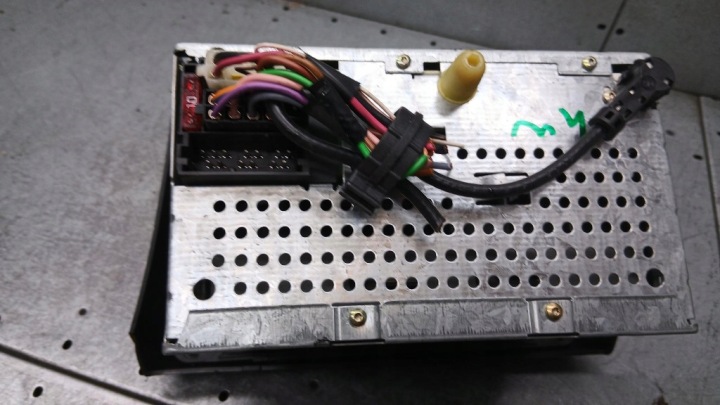 RADIO FIAT STILO 1.8B 01-10R UNIVERSEL 735296997