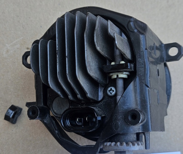 LEXUS IS III RX IV GAUCHE PHARES ANTIBROUILLARD LED AVANT E1313794L