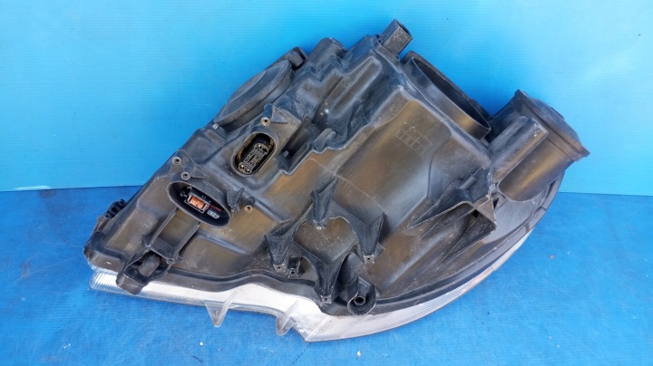 PHARE DROIT AVANT EUROPE XÉNON SKODA SUPERB II 2 3T1941018E